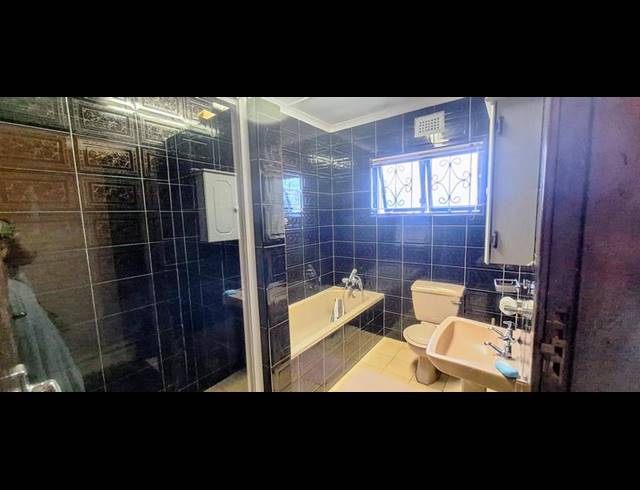 6 BEDROOM HOUSE FOR SALE IN RESERVOIR HILLS